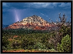 Stany Zjednoczone, Stan Arizona, Sedona, Góra, Thunder Mountain, Skały, Drzewa, Chmury, Błyskawica, Burza