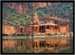 Indie, Badami, Jezioro Agasthya Lake, Świątynia Bhootnath Temple, Góry