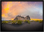 Islandia, Góry, Góra Vestrahorn, Plaża, Czarny, Piasek, Trawa, Kolorowe, Niebo