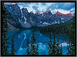 Kanada, Alberta, Park Narodowy Banff, Jezioro Moraine, Las, Drzewa, Góry, Odbicie, Chmury