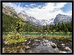 Kanada, Kolumbia Brytyjska, Góry Canadian Rockies, Park Narodowy Yoho, Jezioro Lake O’Hara, Kamienie, Świerki, Domki