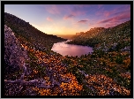 Australia, Tasmania, Park Narodowy Cradle Mountain-Lake St Clair,  Jezioro Hansona, Góry