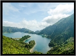 Jezioro, Lagoa do Fogo, Góry, Chmury, Drzewa, Portugalia