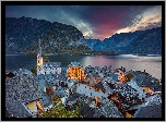 Austria, Hallstatt, Jezioro Hallstättersee, Domy, Kościół, Góry, Alpy Salzburskie