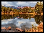 Stany Zjednoczone, Stan Kolorado, Hrabstwo Larimer, Park Narodowy Gór Skalistych, Jezioro Bierstadt Lake, Jezioro, Drzewa