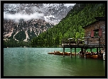 Włochy, Południowy Tyrol, Jezioro Pragser Wildsee, Góry Dolomity, Drzewa, Drewniany, Dom, Łódki