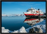 Norwegia,  Morze Barentsa, Port Kirkenes, Statek pasażerski Finnmarken, Góry, Zima